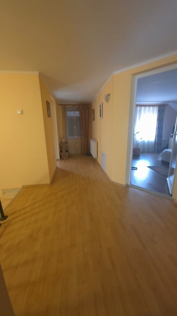 Casa langa Blue Sky cu panouri solare, garaj si terasa mare - Poză 12