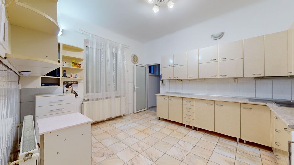 Vila cu suprafata de 360mp si teren 700mp-Racadau,vanzare sau inchirie - Poză 6