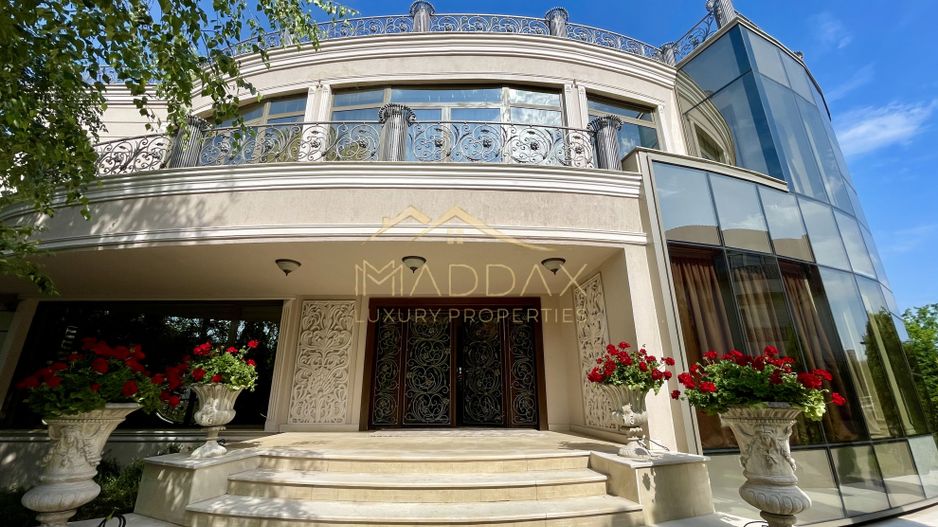 Impressive Villa *1500 SQM usable* 2613 SQM land / Open to the lake - Poză 1