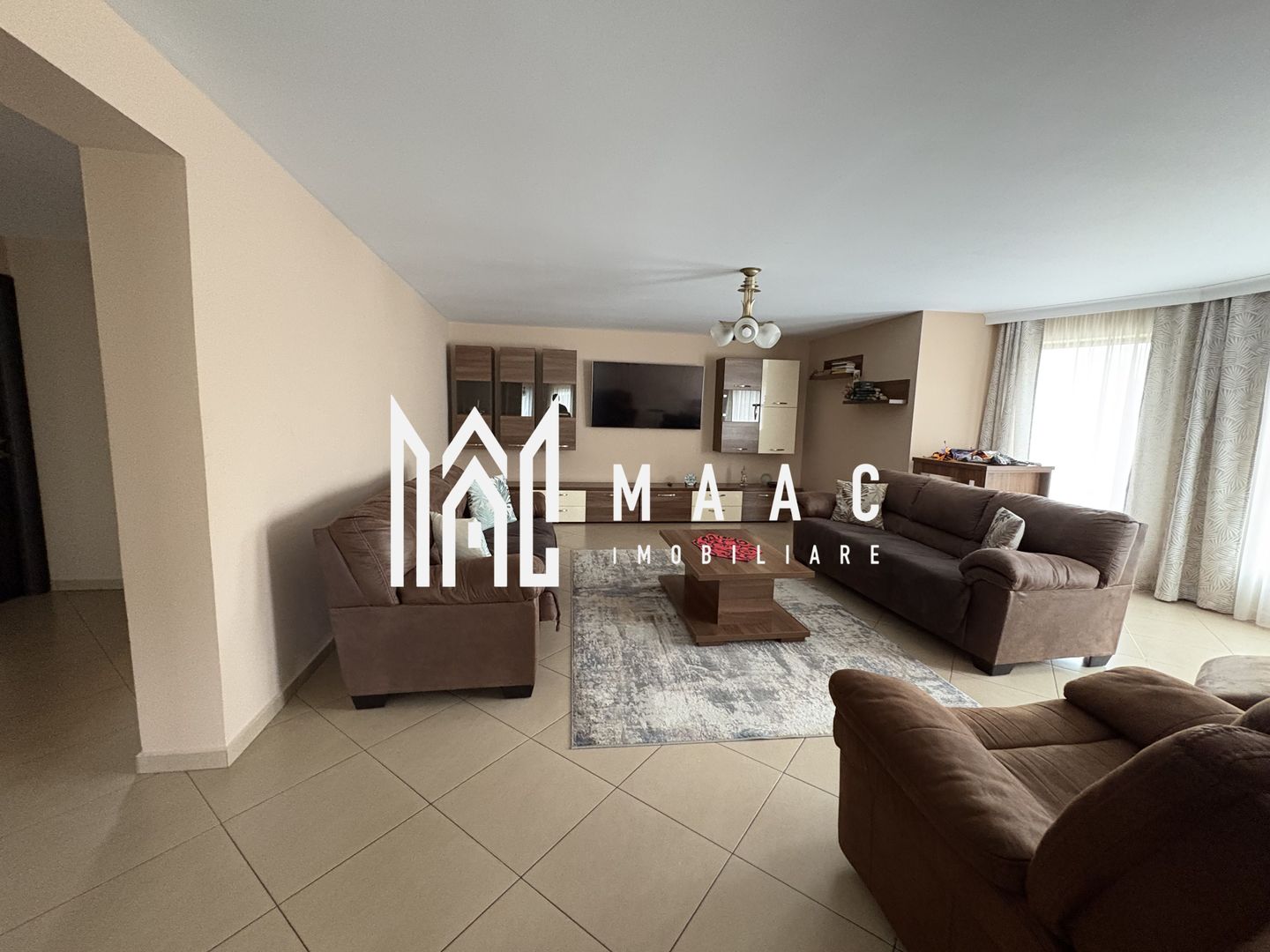 Casa cu 5 camere  I Curte 920 mp  I Tocile - Poză 2