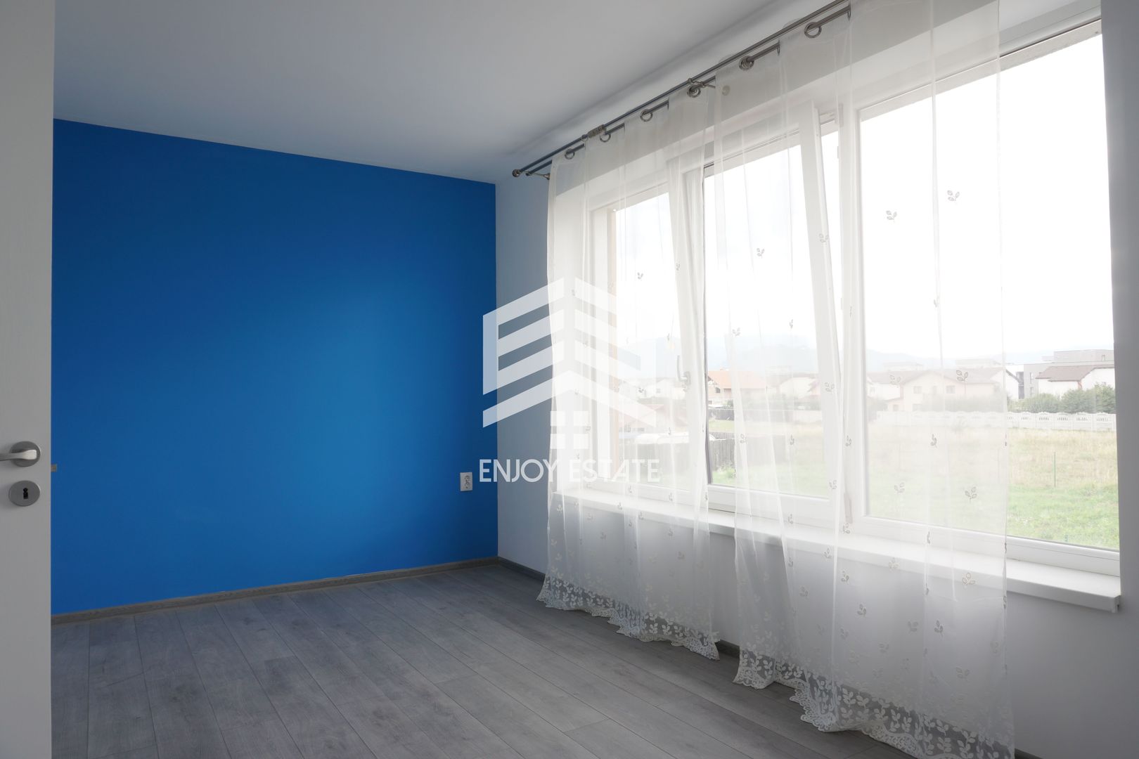 Apartament pe 3 niveluri, terasa, curte si 2 locuri parcare - Poză 4