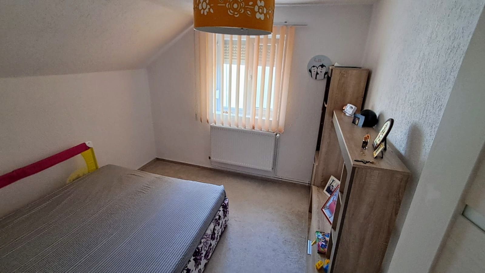 Casa individuală P+M, zonă liniștită, în Vatra veche a satului - Poză 12