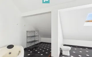 Casă cu 8 camere pentru investiții în Maciova CS - Poză 17