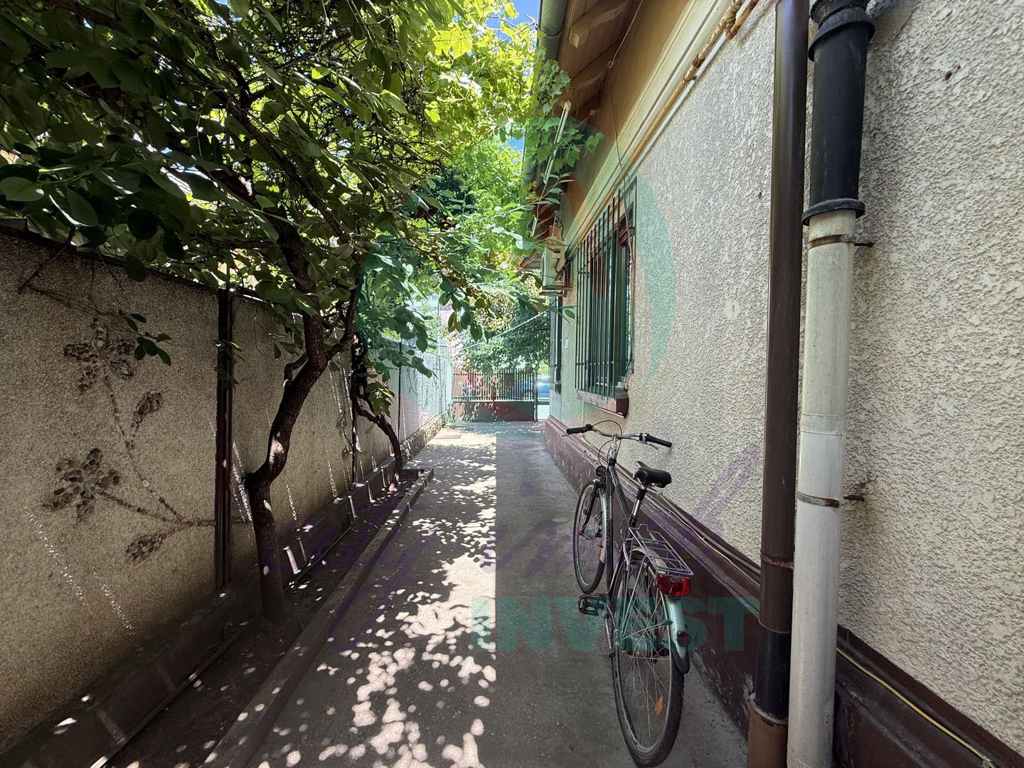 Casa pe parter, singura in curte, in Vatra Luminoasa - Poză 3