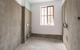 O BIJUTERIE ASCUNSA IN CENTRUL BUCURESTIULUI - Poză 6