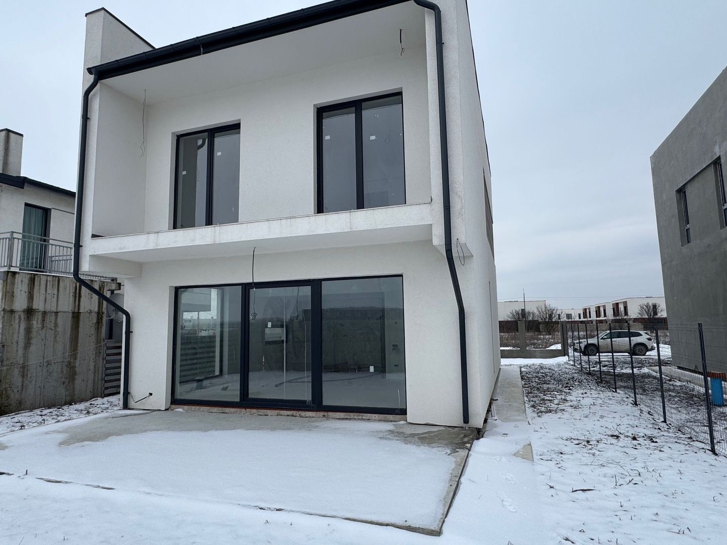 Vile PREMIUM Tunari, spatioase si luminoase - Poză 3