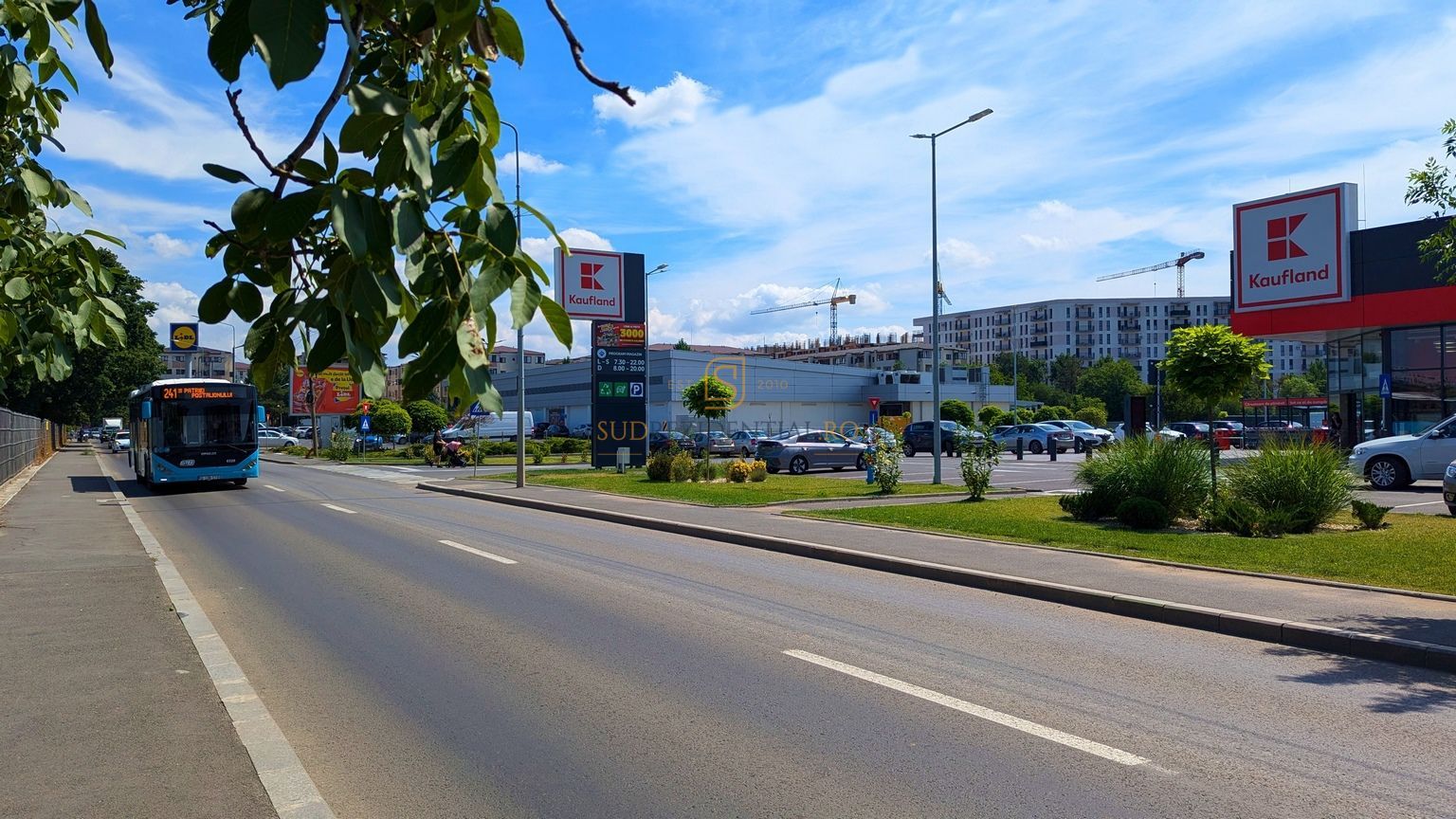 Teren intravilan 4930 mp,ideal constructii rezidentiale,Bd.Metalurgiei - Poză 8