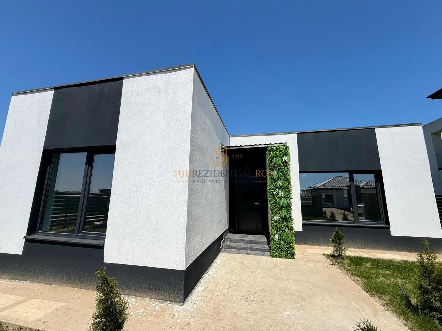 Casa Individuala cu 3 camere, 2 bai, teren 375 mp - zona centrala - Poză 3