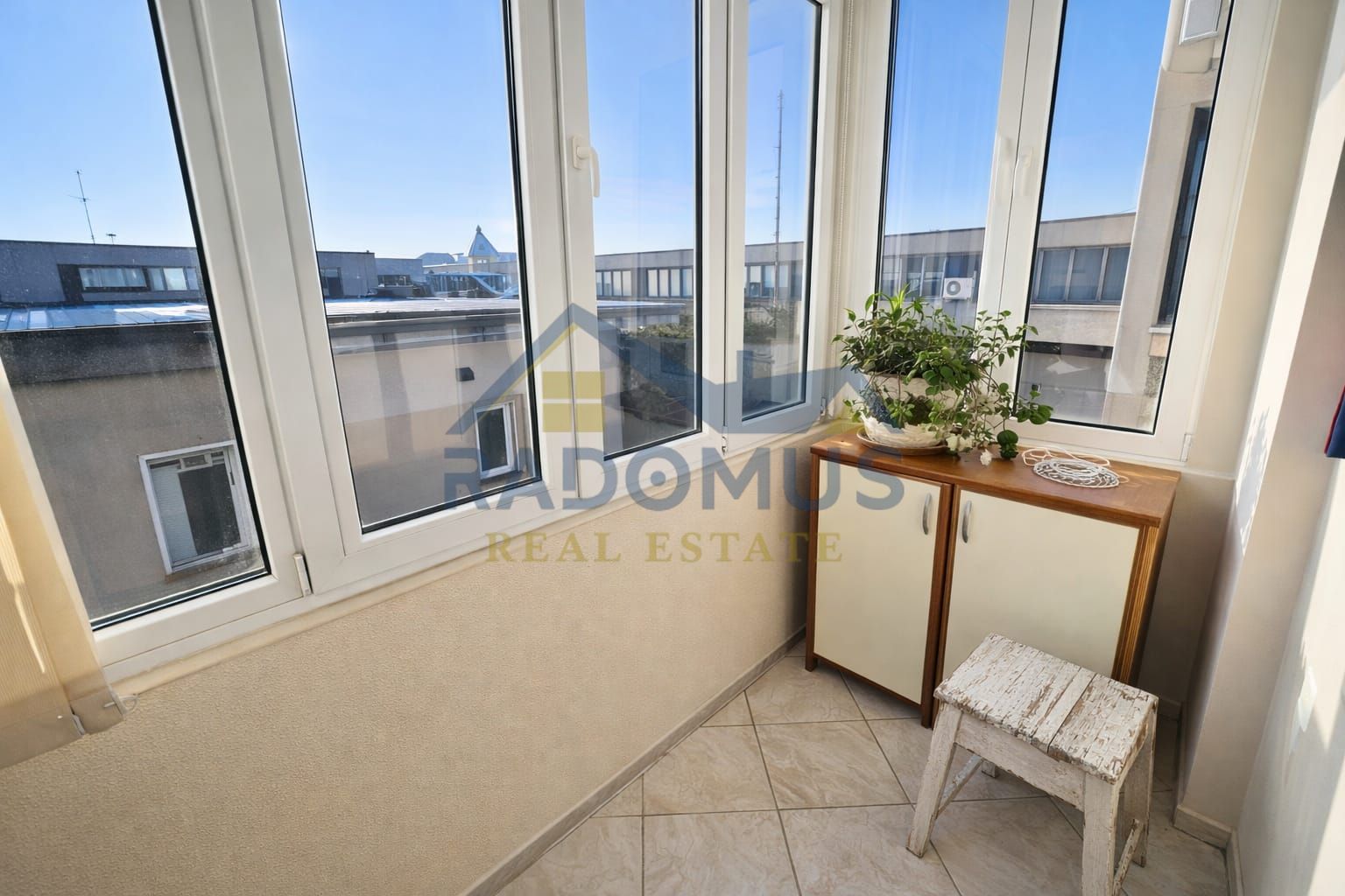 Ultracentral - 3 camere decomandat - 2 băi - 2 balcoane - Poză 12