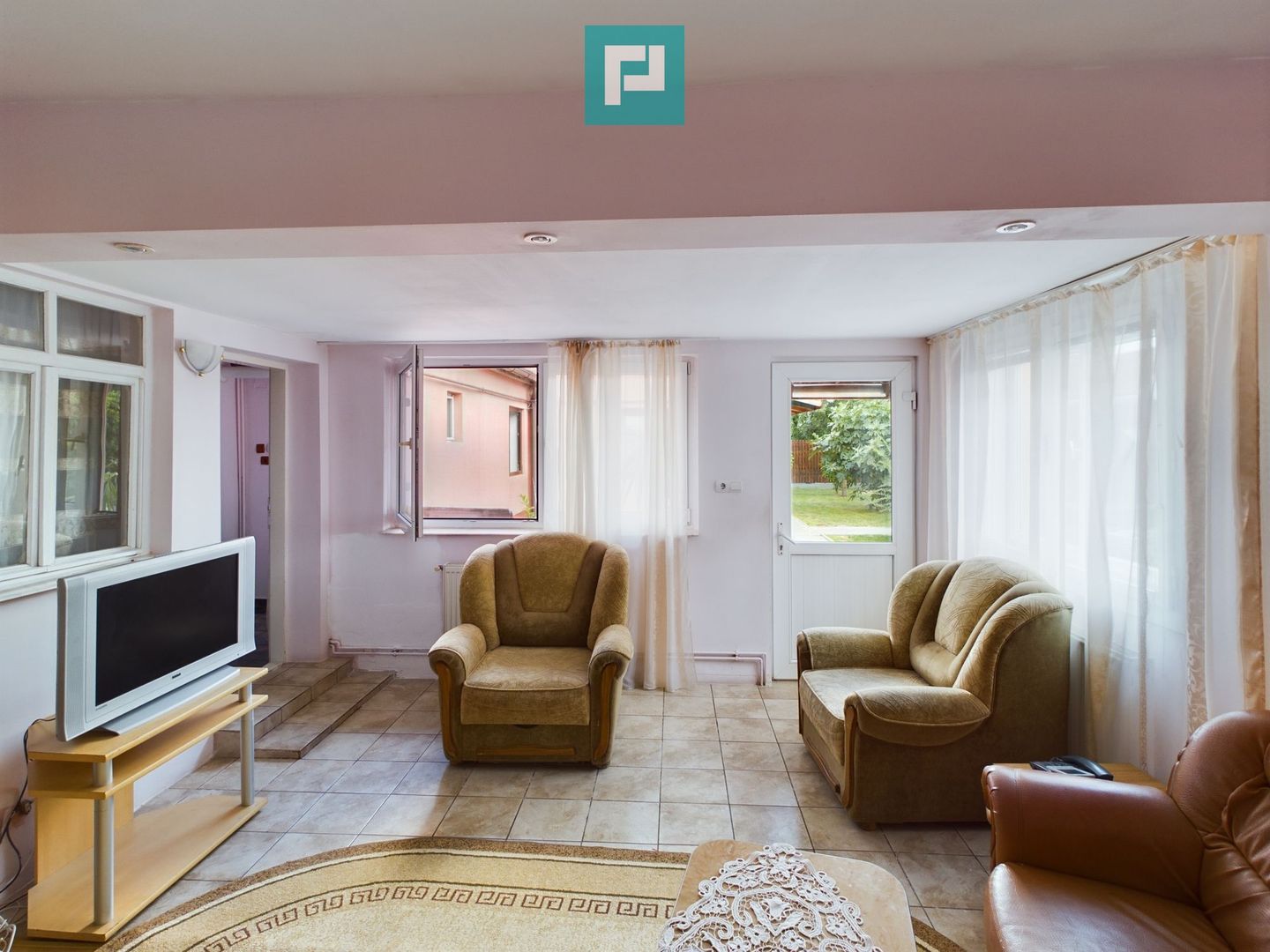 Casă cu 7 camere și 2 băi in Grădiște - Poză 17