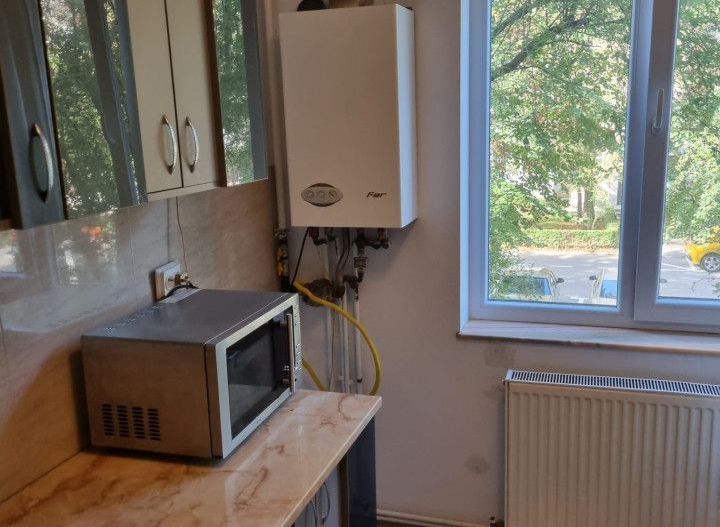 Inchiriere apartament 3 camere, Craiovei, nemobilat - Poză 3