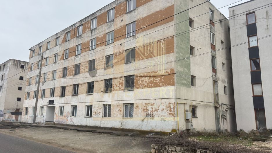 BLOC DE GARSONIERE P+4 SUPRAFAȚĂ UTILĂ 2135MP TEREN 2967 MP CĂMPULUNG - Poză 1