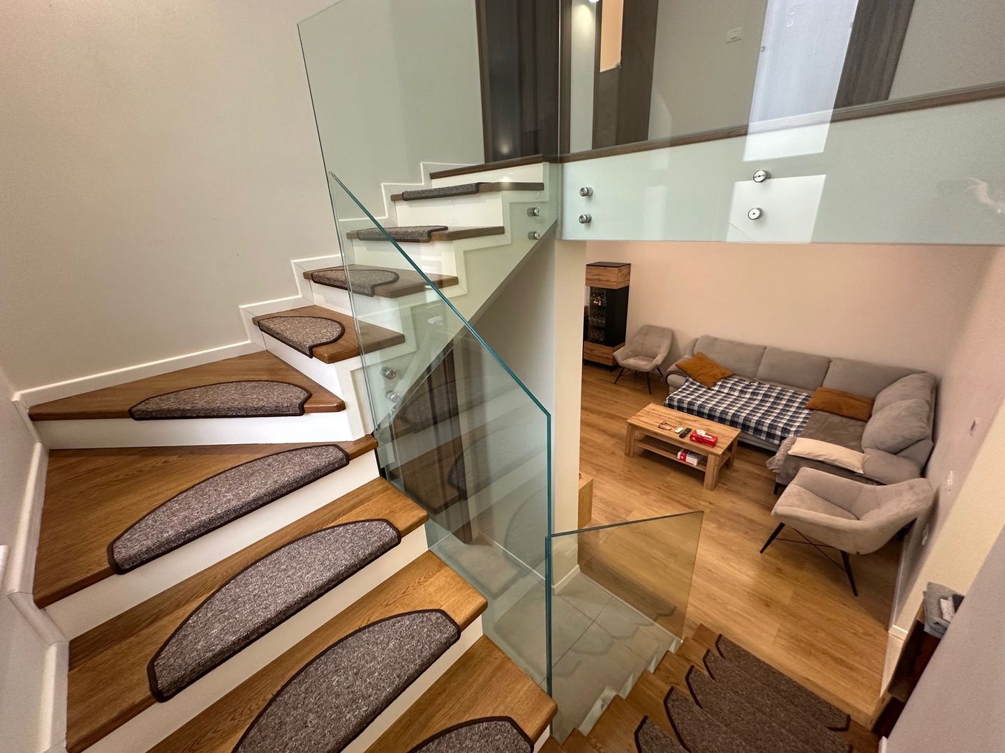 Duplex deosebit cu garaj și subsol - Poză 3