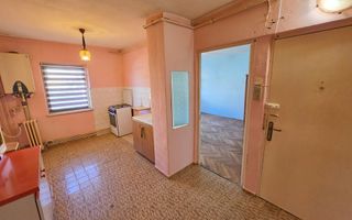 Apartament 2 camere, decomandat, etaj 2, Cetate, zona Kaufland - Poză 3