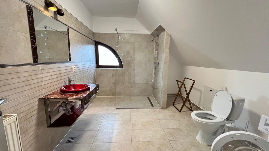 Casa cu 7 camere | 3 balcoane | Garaj | 220 mp + 80 mp curte | Cartier Panorama - Poză 31