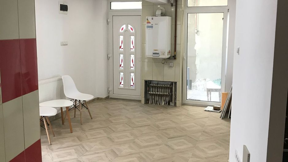 CASA cu 2 imobile în zona centrala - Poză 1