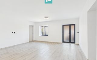 Casă cu 4 camere și teren de 738 mp - Șimand - Poză 3