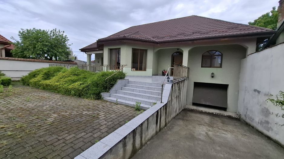 Casa individuala intima cu teren mare in Avrig, Sibiu - Poză 1