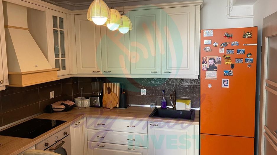 3 camere intr-o cladire cu arhitectura deosebita - Poză 1