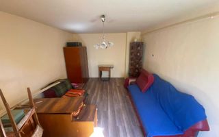 Casă cu o cameră în curte comună - Poză 4