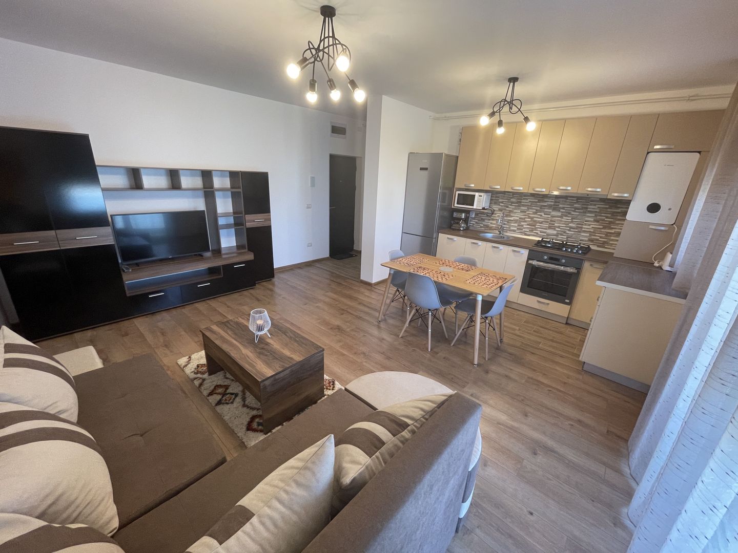 Giroc-Profi Super | 2 camere | Loc de parcare | Etaj intermediar - Poză 1