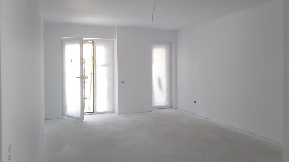 Apartament 3 camere 82 mp + 2 terase de 24 mp zona rezidentiala aerisita - Poză 1