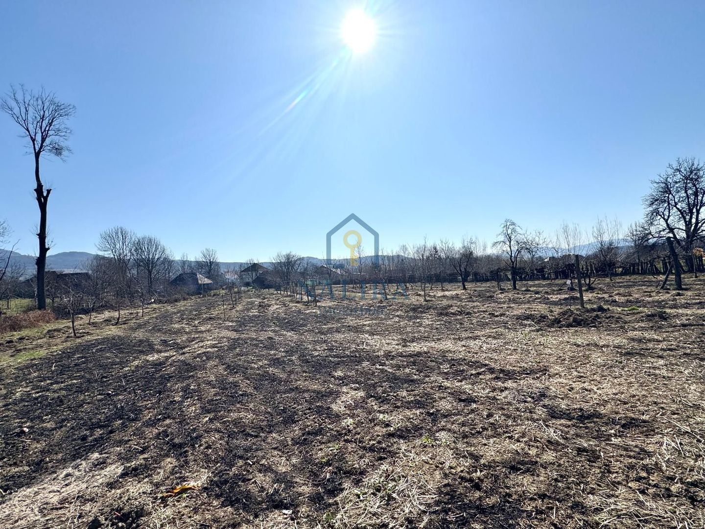 Casa de caramida de vanzare Surdesti cu teren intravilan 5000mp - Poză 3