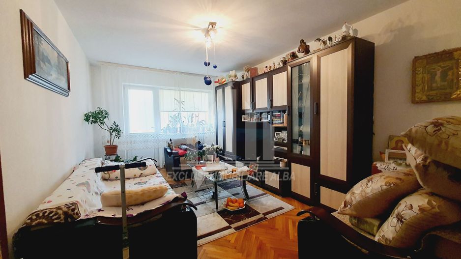 Apartament 4 camere cu scara interioara in Cetate - Poză 1