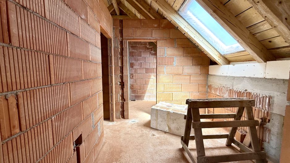 PROIECT DEOSEBIT CU GARAJ- LA ROSU - Poză 10