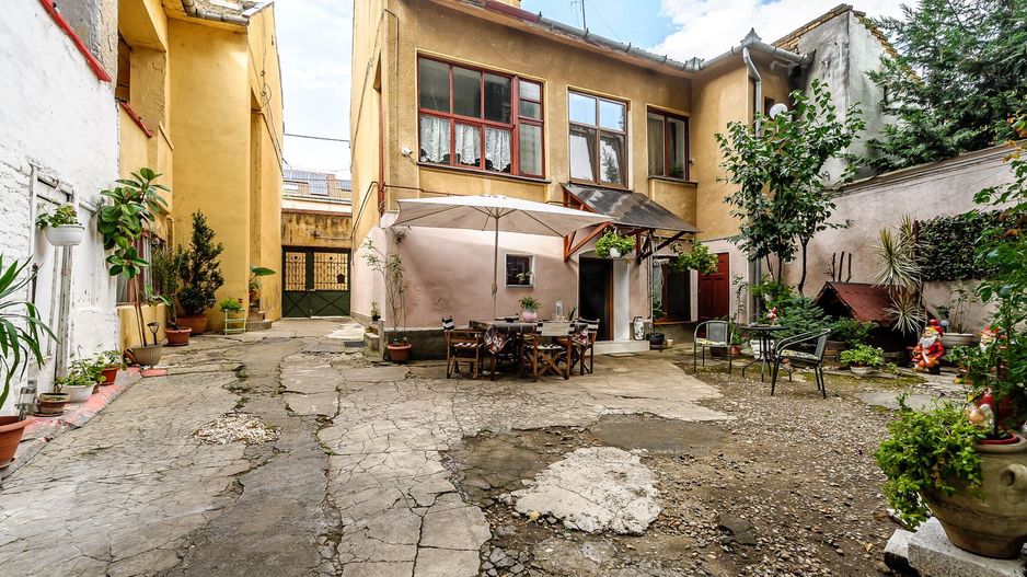 Casă cu 2 apartamente la un pas de centrul orașului! - Poză 3