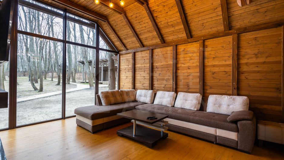 Chirie, casă, 3 nivele, 6 camere, Ialoveni - Poză 1