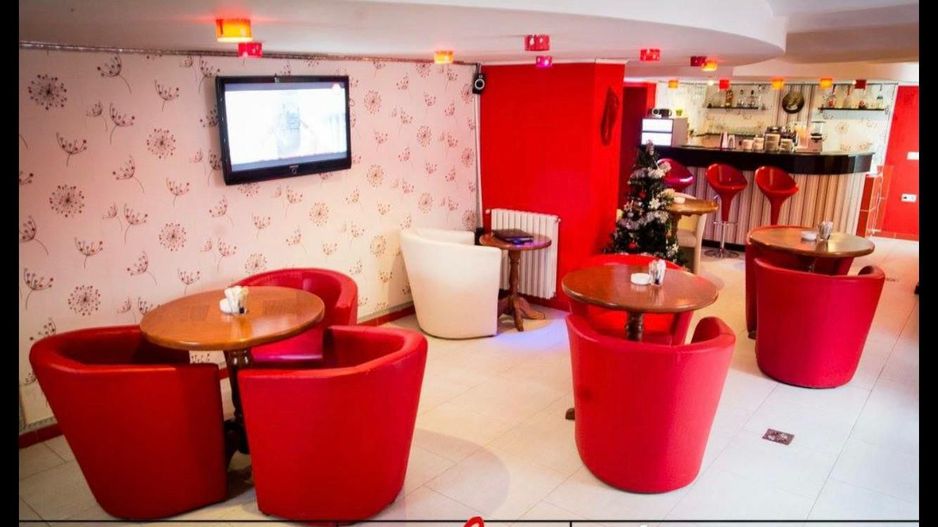 IDEAL PENTRU SALON INFRUMUSETARE / RESTAURANT/BAR/GRADINITE - Poză 2