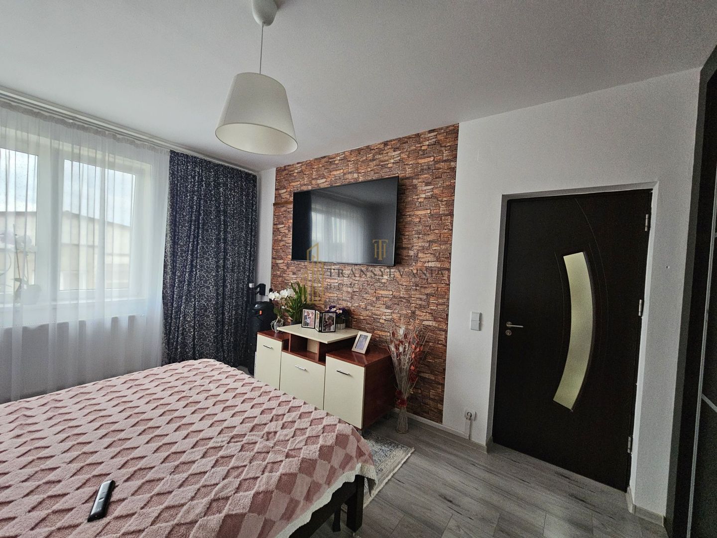 Vând apartament 2 camere decomandat - Poză 1