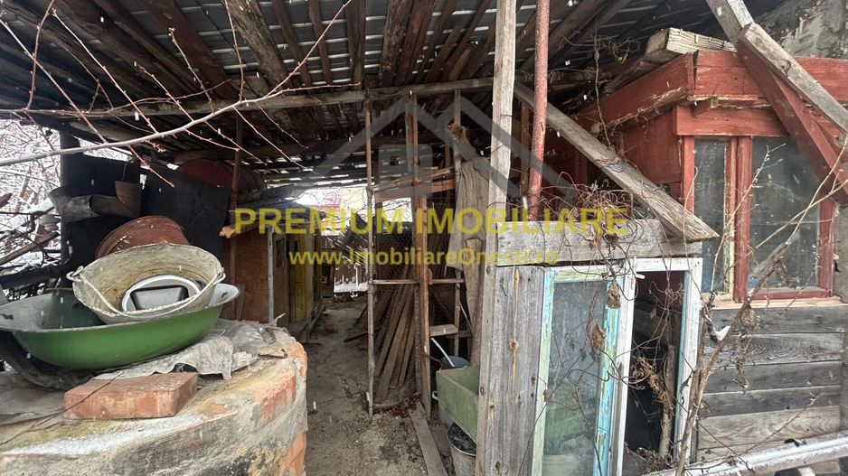 Casă batraneasca+ teren 999 mp intravilan în Oituz - Poză 20