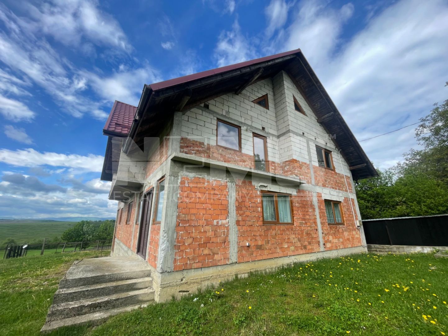Casă la Rosu | Teren imprejmuit | Priveliste panoramica| Burla - Poză 2