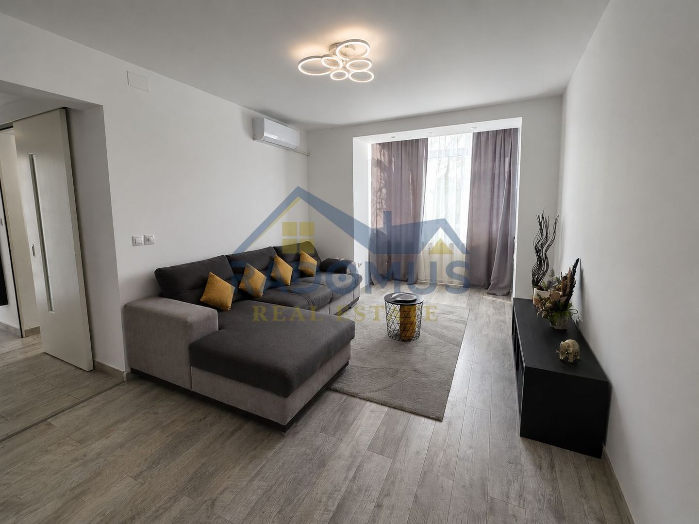 Apartament 3 camere – Cina  –Strada Târnavei nr. 4, Etaj 3 - Poză 1