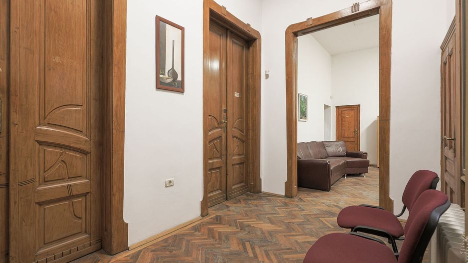 Apartament 6 camere cu potențial de birou în Palatul Kovacs - Poză 1