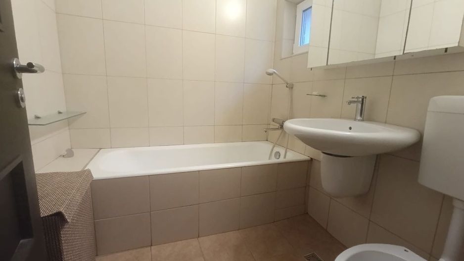 De închiriat 3 camere decomandat, 2 băi, metrou 1 Decembrie - Poză 7