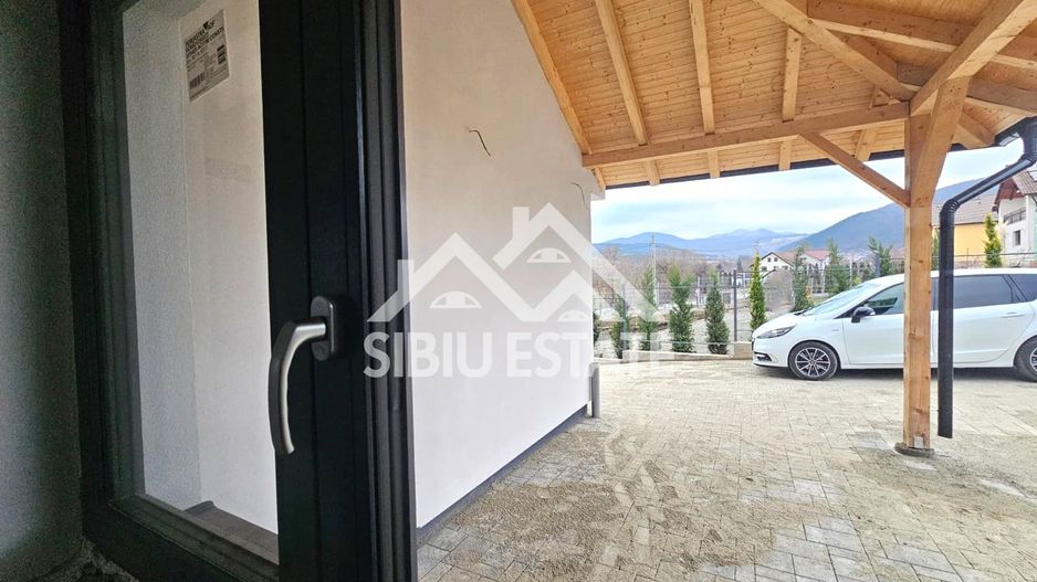 Casa Sibiu, Poplaca 4 camere, 3 bai, terasa si curte NOU - Poză 1