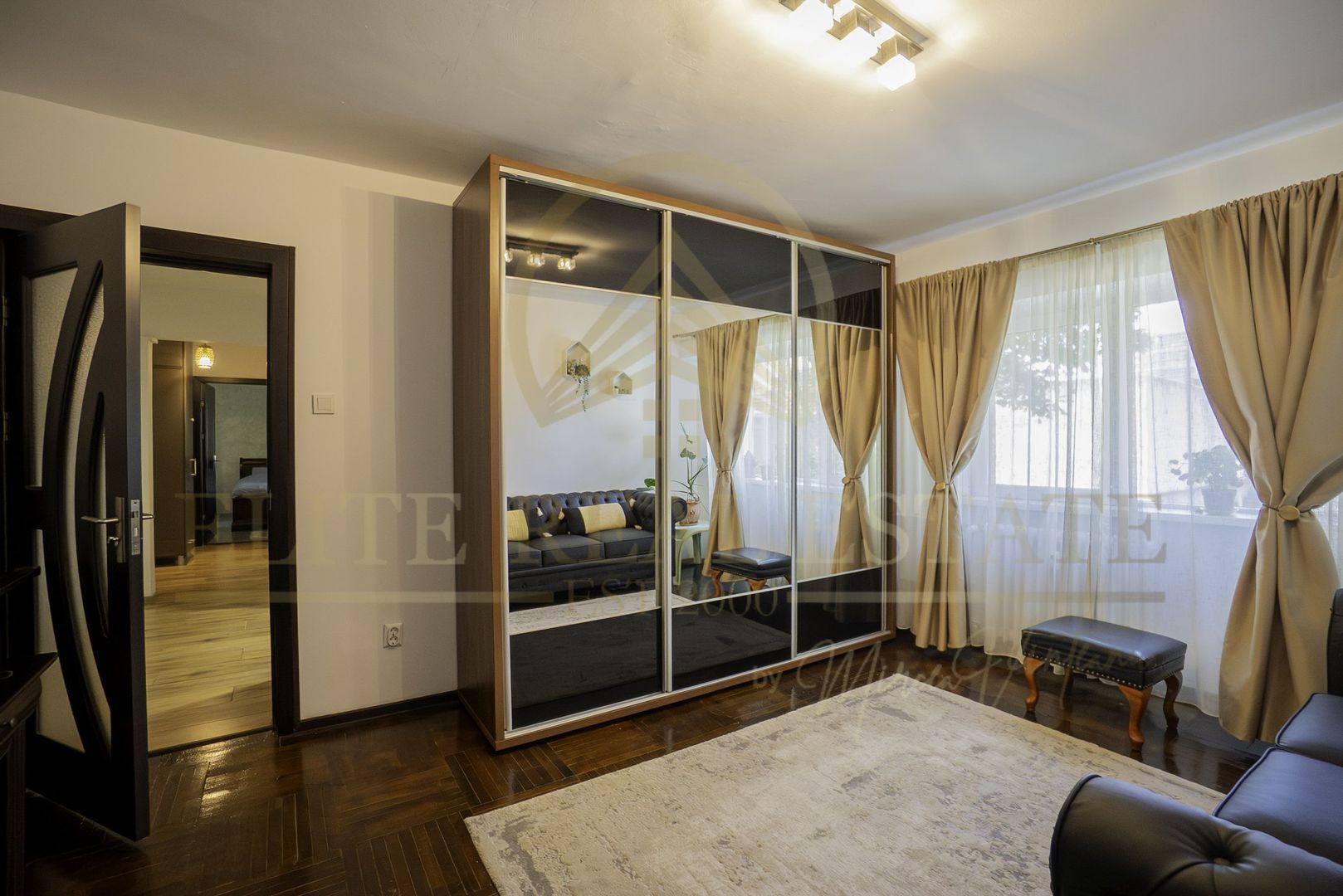 Capitol - Vânzare 3 camere,  etaj 1 , mobilat si utilat complet. - Poză 2