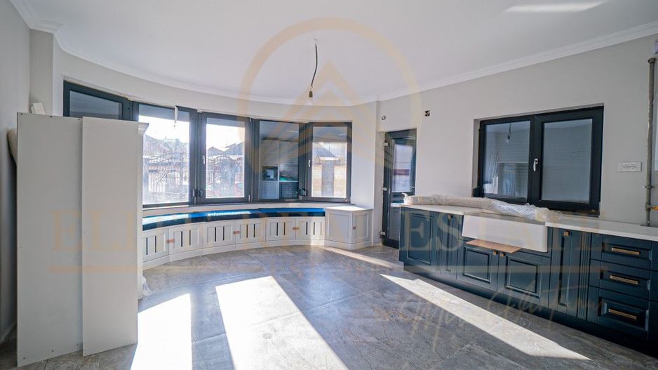 Năvodari - Casă exclusivistă cu ponton privat – Primul rând la lac - Poză 10