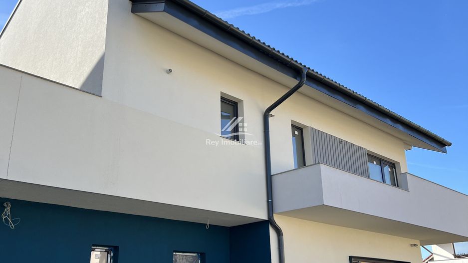 Casă construcție de Lux de vânzare în Șelimbar zonă bună - Poză 2