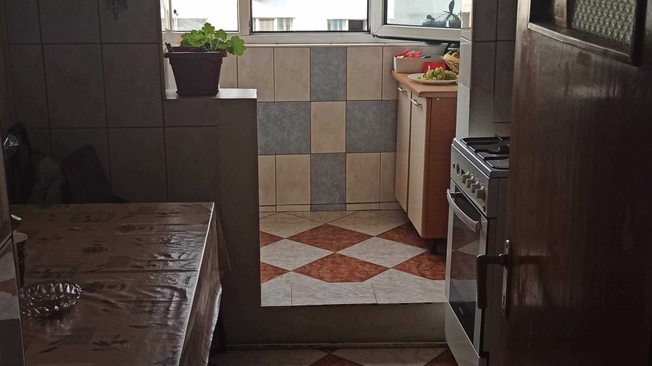 De vanzare apartament de 3 camere Titan,  5 min metrou Grigorescu - Poză 6