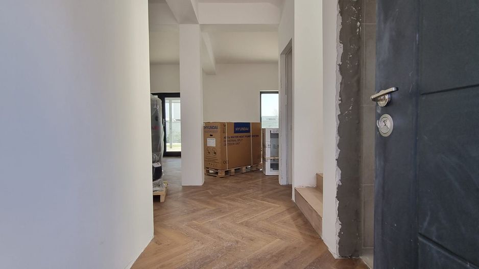 Vilă Individuală cu 700 mp Teren și Mansardă Amenajată - Poză 4