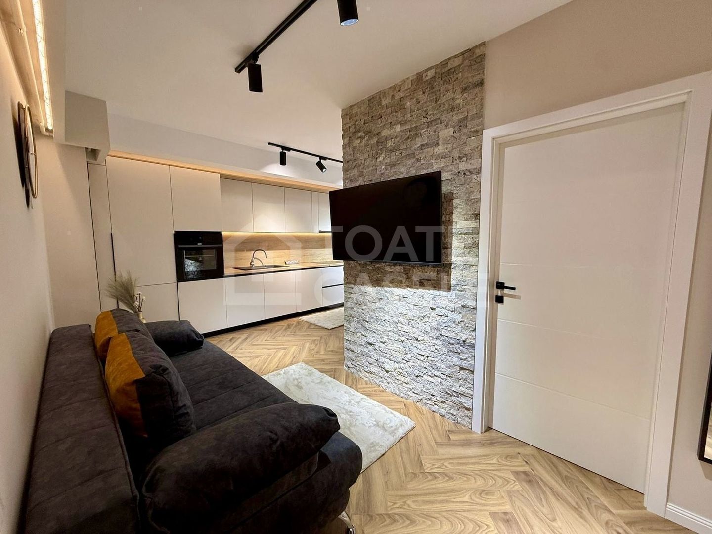 Apartament cu 3 camere, ultrafinisat, gradina, zona Terra - Poză 9