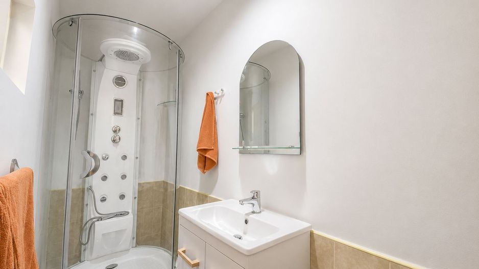 Comision 0%, Apartament 4 camere, Cladire Istorica, 134mp, Zona Sinaia - Poză 13