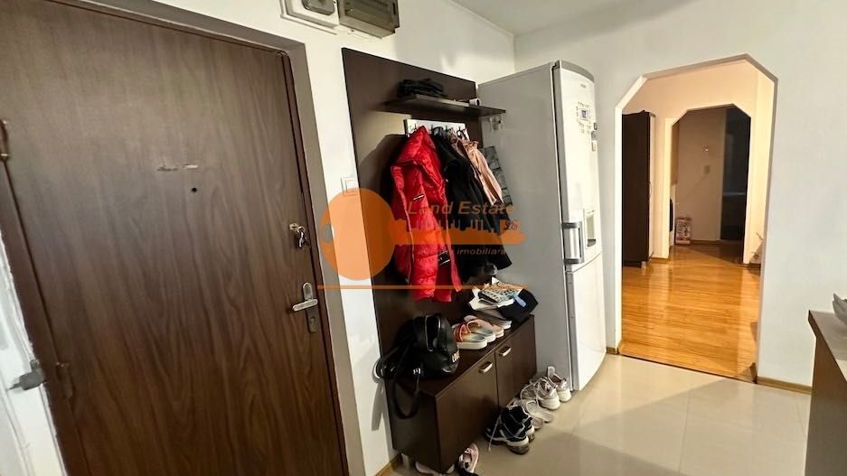 Apartamemt cu 3 camere in zona Rahova - Poză 4