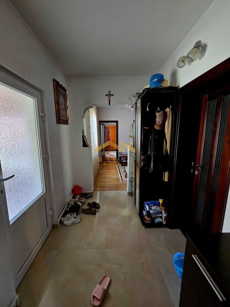 Casa de vanzare cu teren mare pe Ady Endre Aradul nou - Poză 20