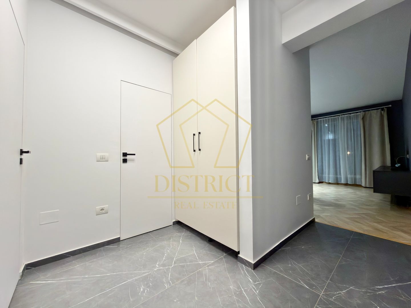 Apartament cu 2 camere mobilat si utilat cu gradina de 30mp in Braytim la asfalt - Poză 10