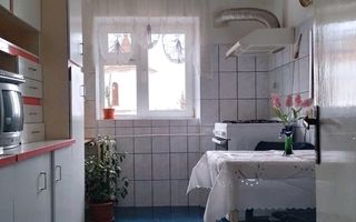 Apartament cu 3 camere, decomandat, zona Republicii - Poză 3